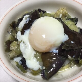 茄子のごま油和えと温泉卵